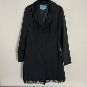 Coat with removable lace trim (M)